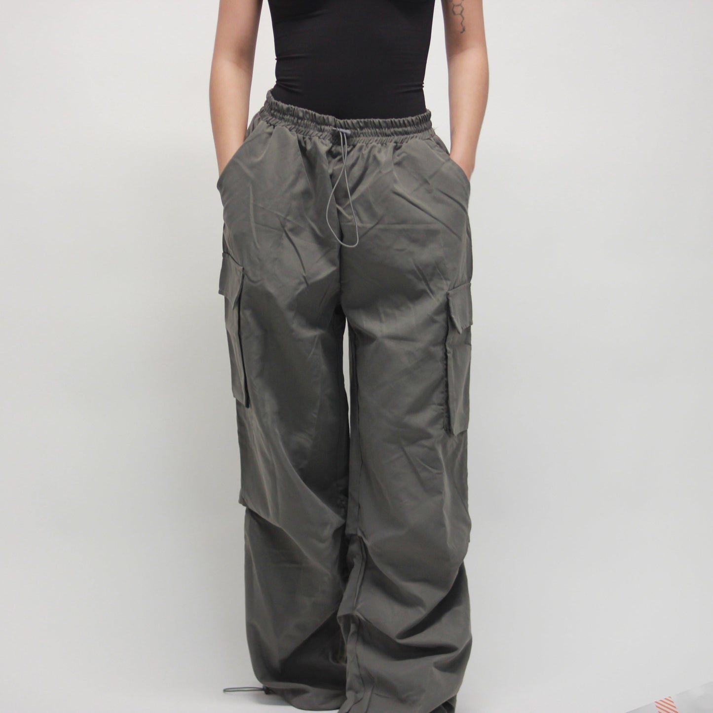 PANTALÓN BAGGY GRIS