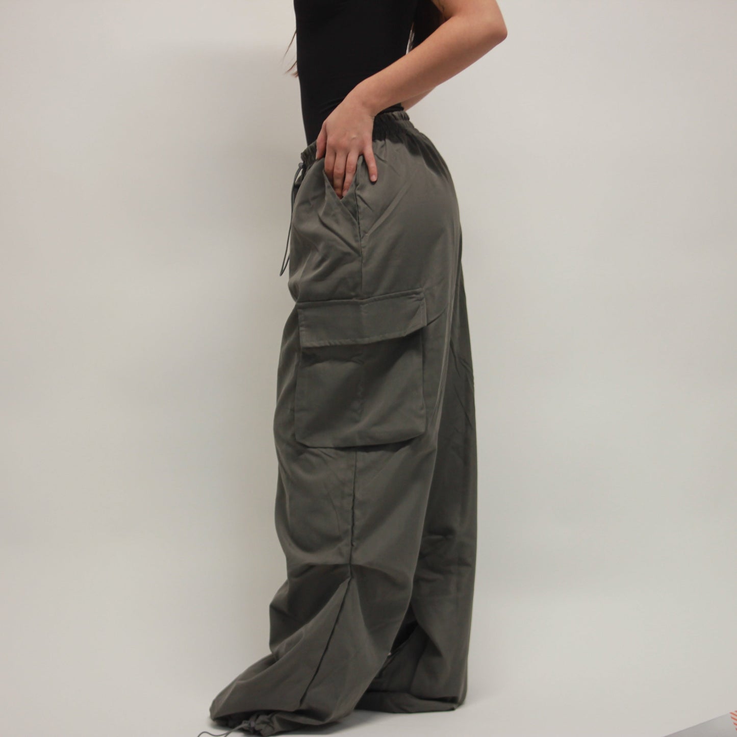 PANTALÓN BAGGY GRIS